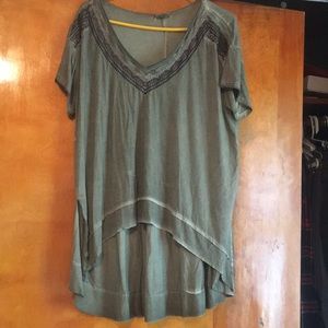NWOT super cute boutique flowy shirt.